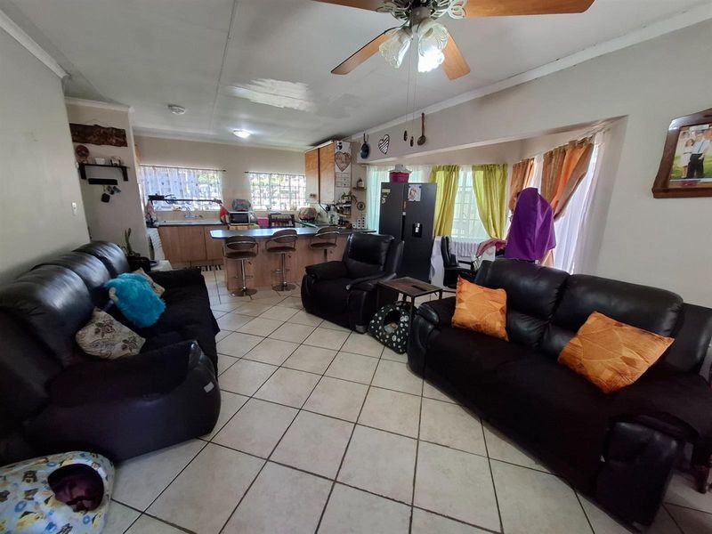 Bargain Time - Exceptional Value in a Quiet Neighbourhood - Photo 10