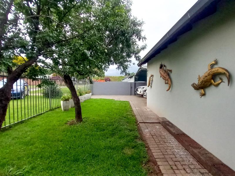 Bargain Time - Exceptional Value in a Quiet Neighbourhood - Photo 3