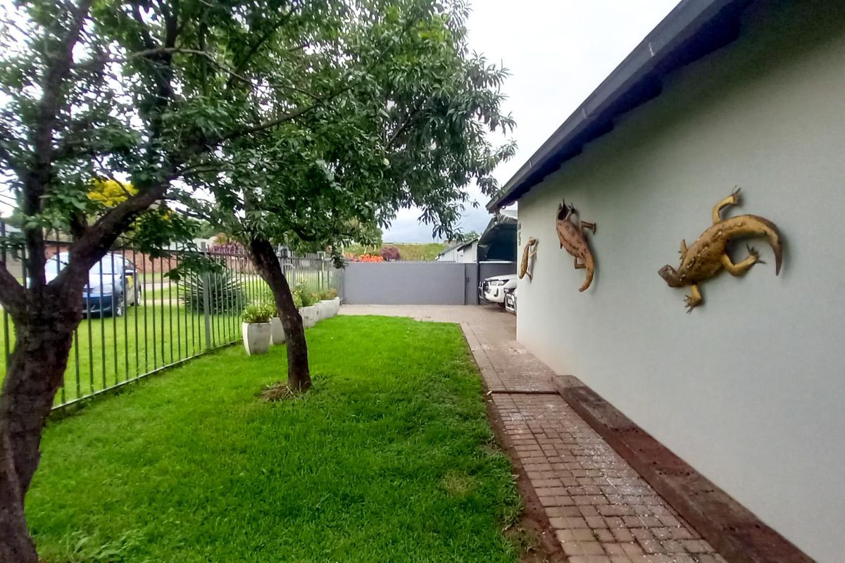 Bargain Time - Exceptional Value in a Quiet Neighbourhood - Photo 3