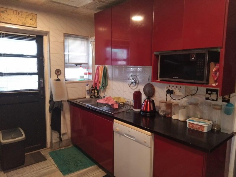 4 Bedroom House For Sale in Strandfontein Village - Photo 8