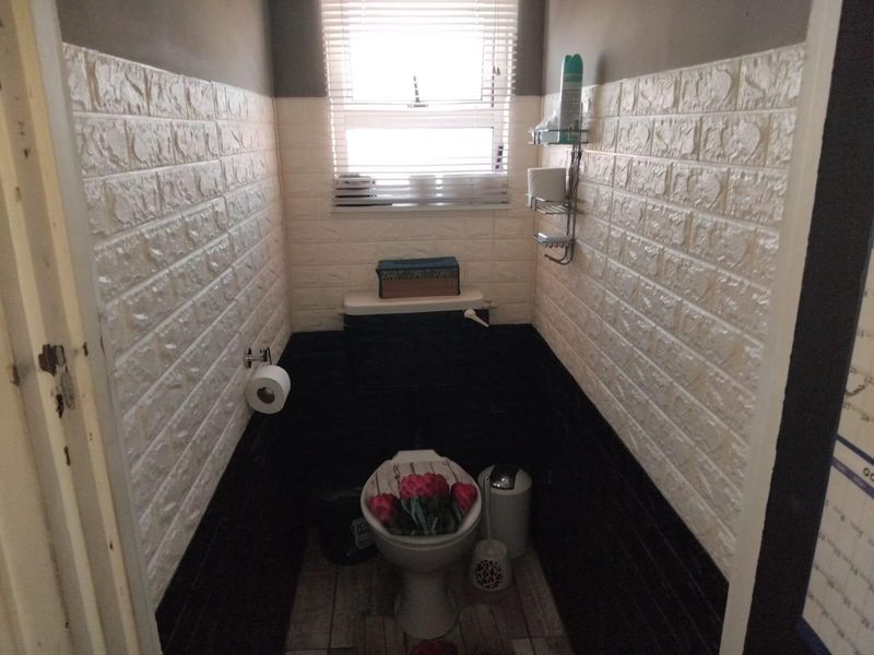 4 Bedroom House For Sale in Strandfontein Village - Photo 9