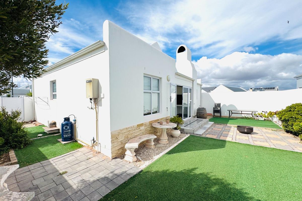 House For Sale in Laguna Hills, Laguna, Langebaan - Photo 2