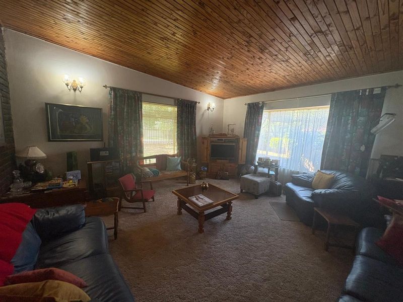 Spacious Family Home in Aviary Hill with Flatlet, Newcastle, KwaZulu Natal - Photo 4