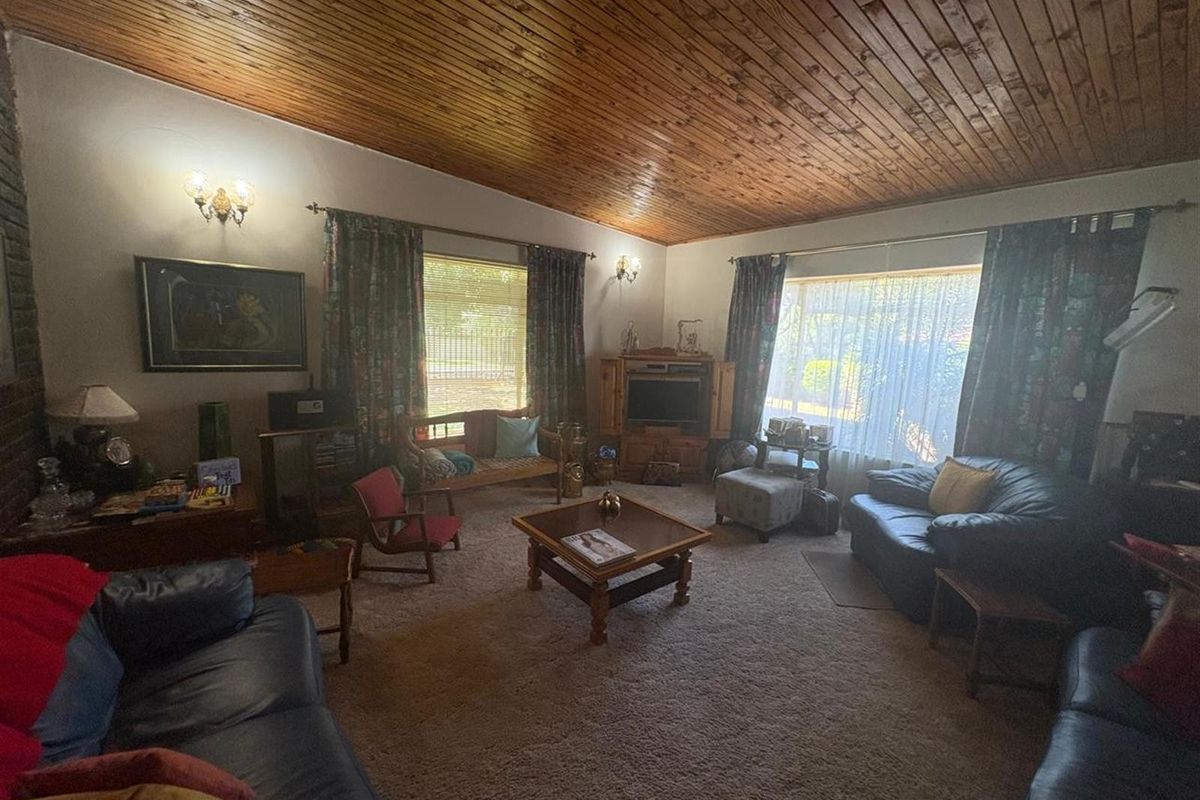 Spacious Family Home in Aviary Hill with Flatlet, Newcastle, KwaZulu Natal - Photo 4