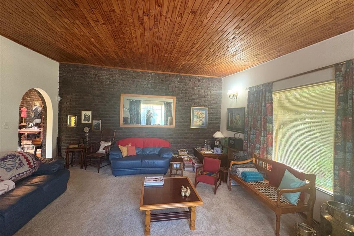 Spacious Family Home in Aviary Hill with Flatlet, Newcastle, KwaZulu Natal - Photo 5