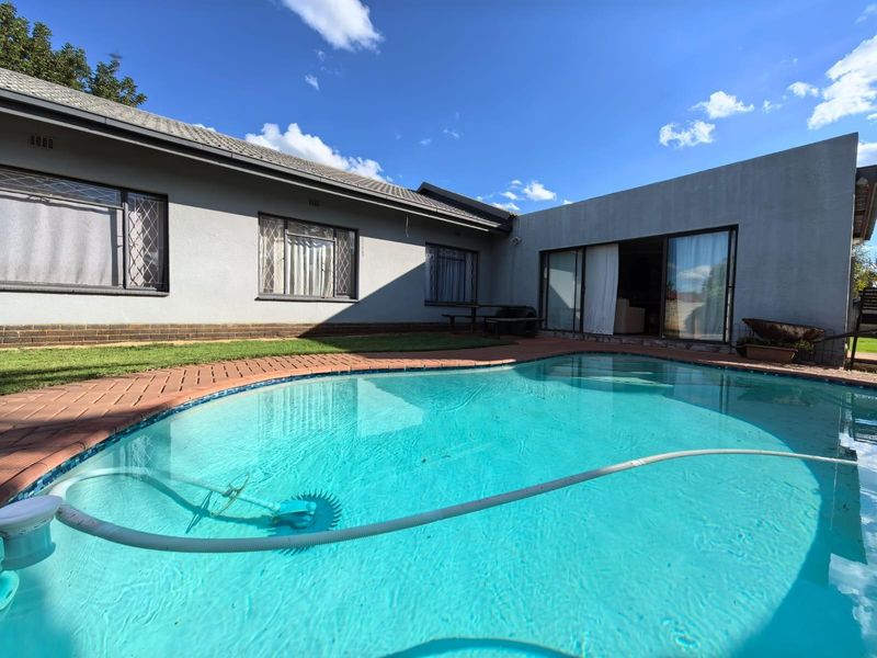 Modern, Spacious Family Haven with an Entertainer’s Heart in Carters Glen - Photo 3