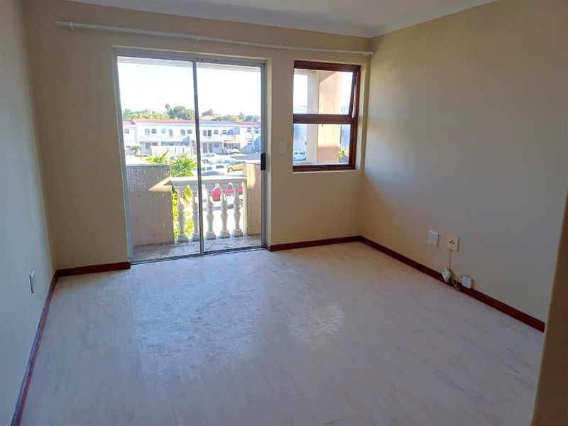 TWO BEDROOM APARTMENT IN PARKLANDS - Photo 6