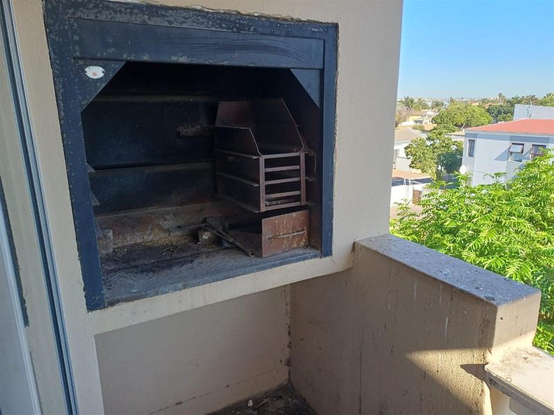 TWO BEDROOM APARTMENT IN PARKLANDS - Photo 8