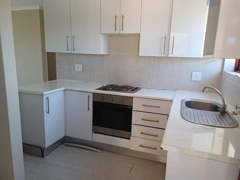 TWO BEDROOM APARTMENT IN PARKLANDS - Photo 5