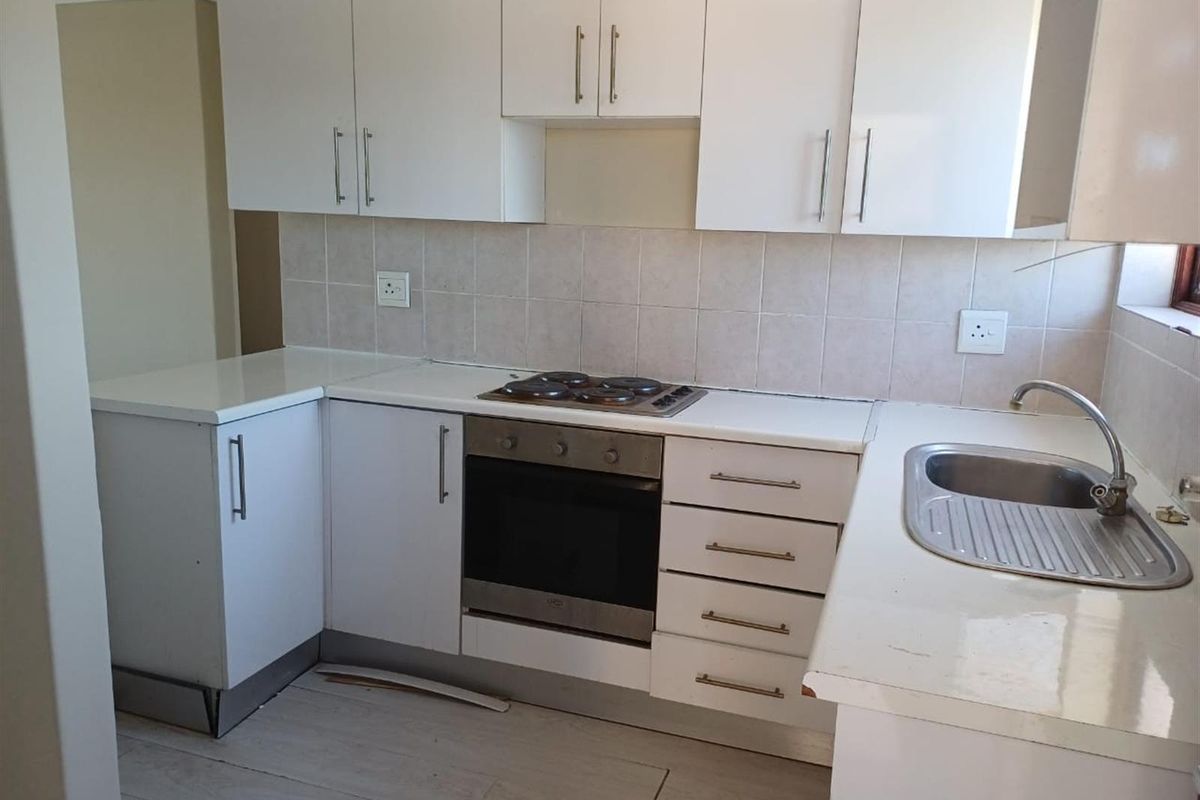 TWO BEDROOM APARTMENT IN PARKLANDS - Photo 5