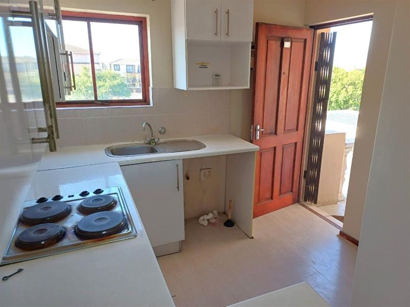 TWO BEDROOM APARTMENT IN PARKLANDS - Photo 3