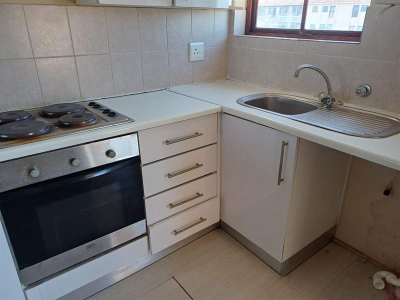 TWO BEDROOM APARTMENT IN PARKLANDS - Photo 4