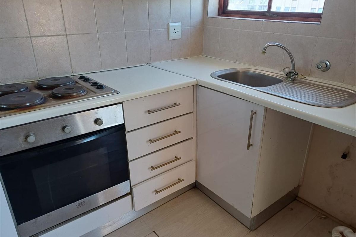 TWO BEDROOM APARTMENT IN PARKLANDS - Photo 4