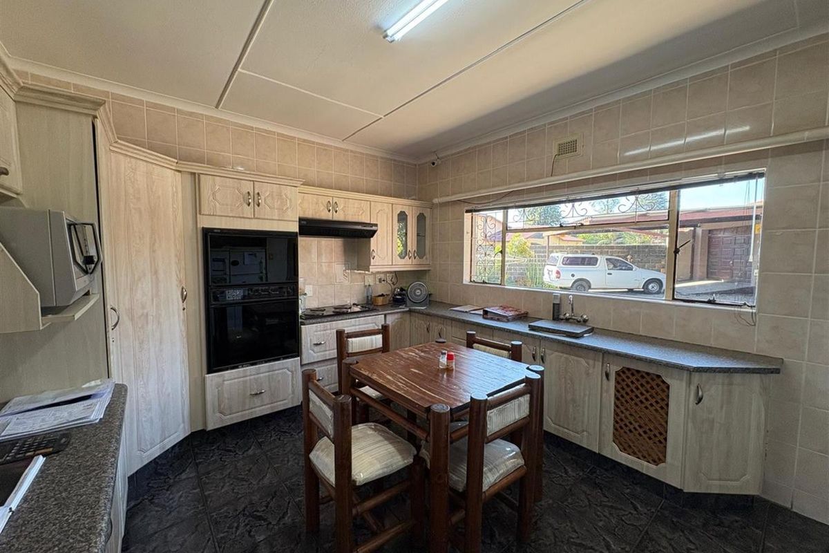 Prime Commercial Property for Sale Near Newcastle Mall - Photo 5