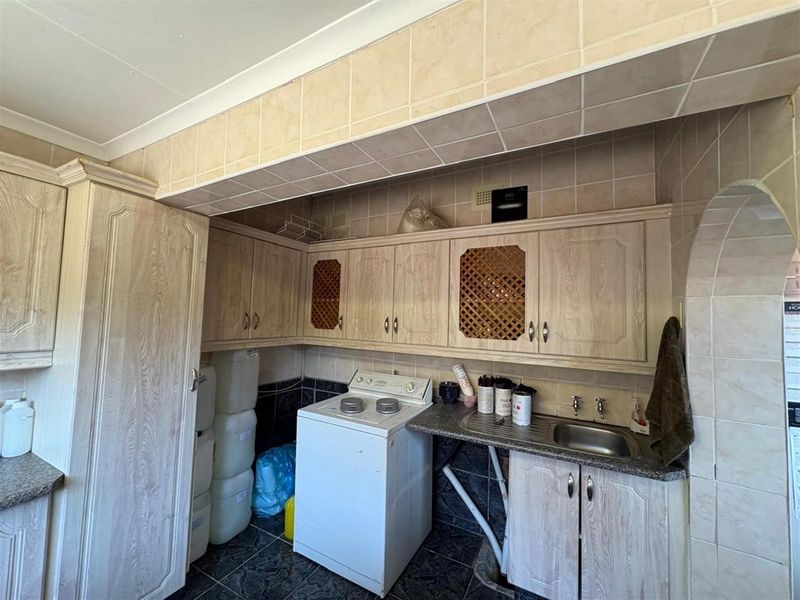 Prime Commercial Property for Sale Near Newcastle Mall - Photo 10