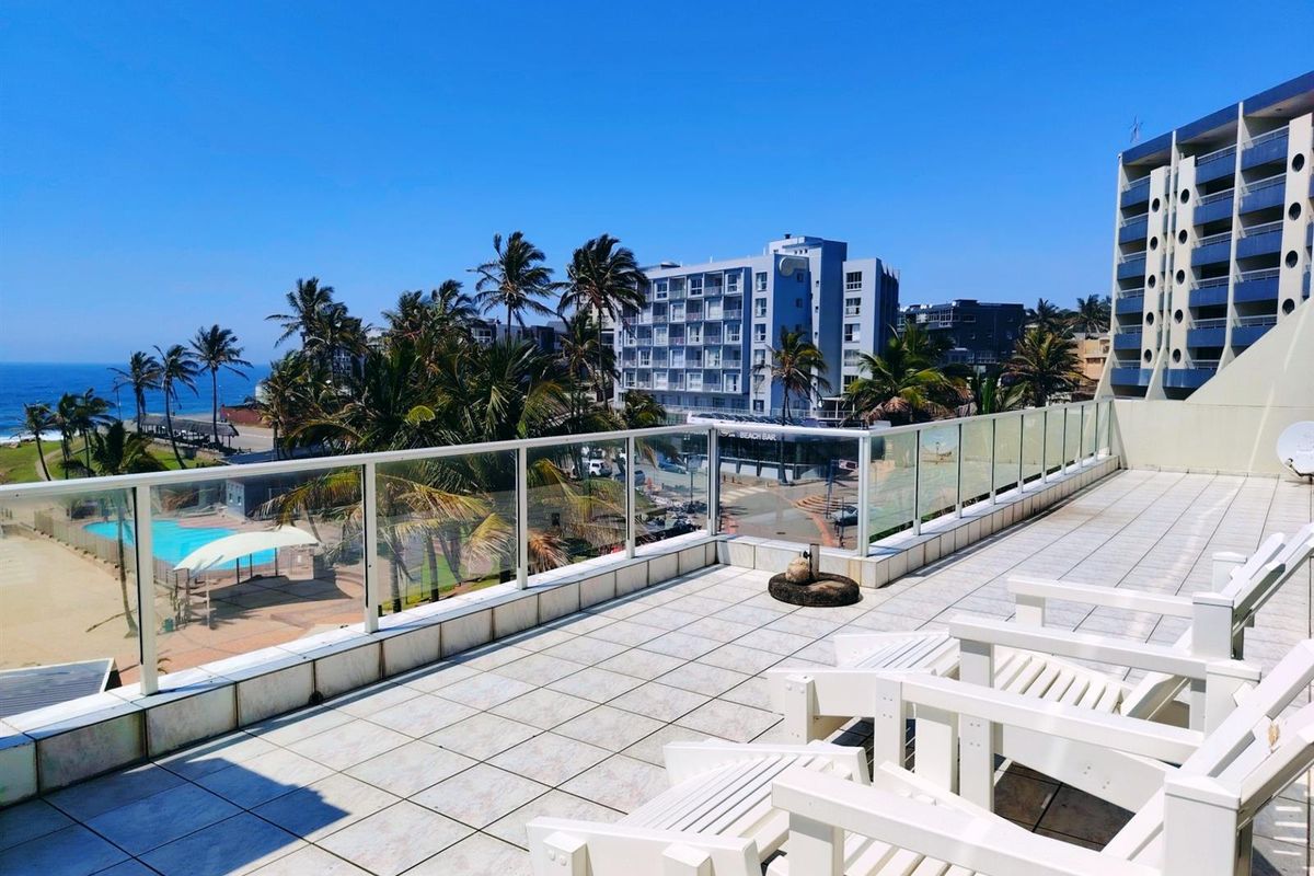 Enjoy your Penthouse views - Photo 3