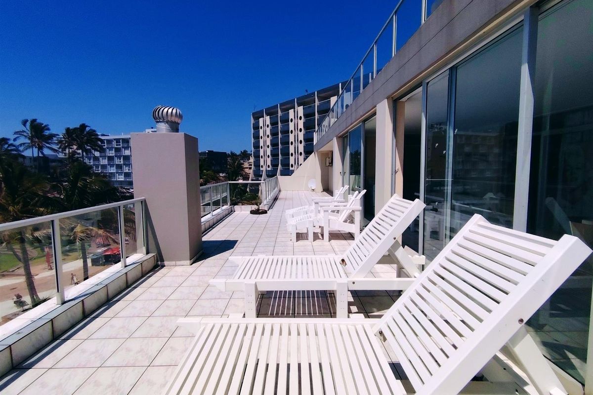 Enjoy your Penthouse views - Photo 4