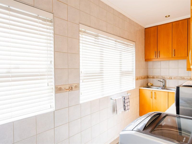 3 Bedroom house for sale in Avonddans Estate - Photo 7