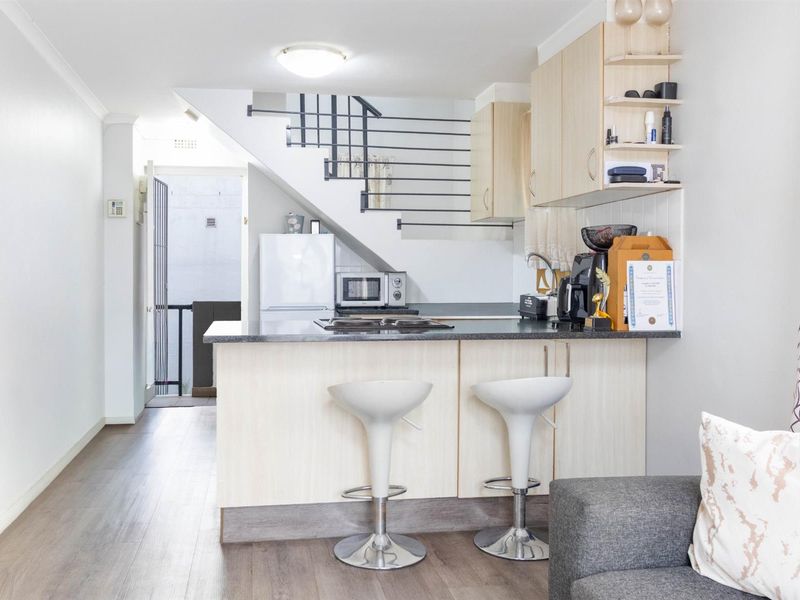 Apartment For Sale in Wellington North, Wellington - Photo 2