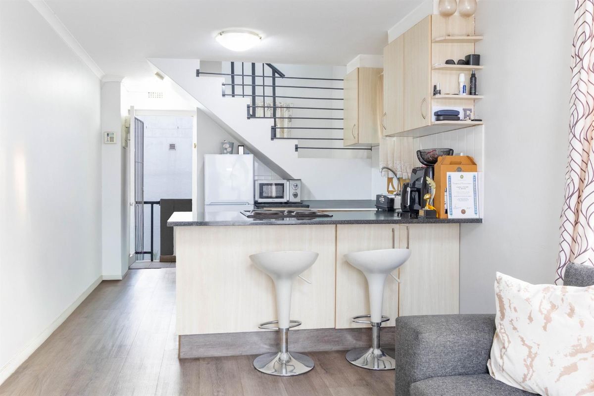 Apartment For Sale in Wellington North, Wellington - Photo 2