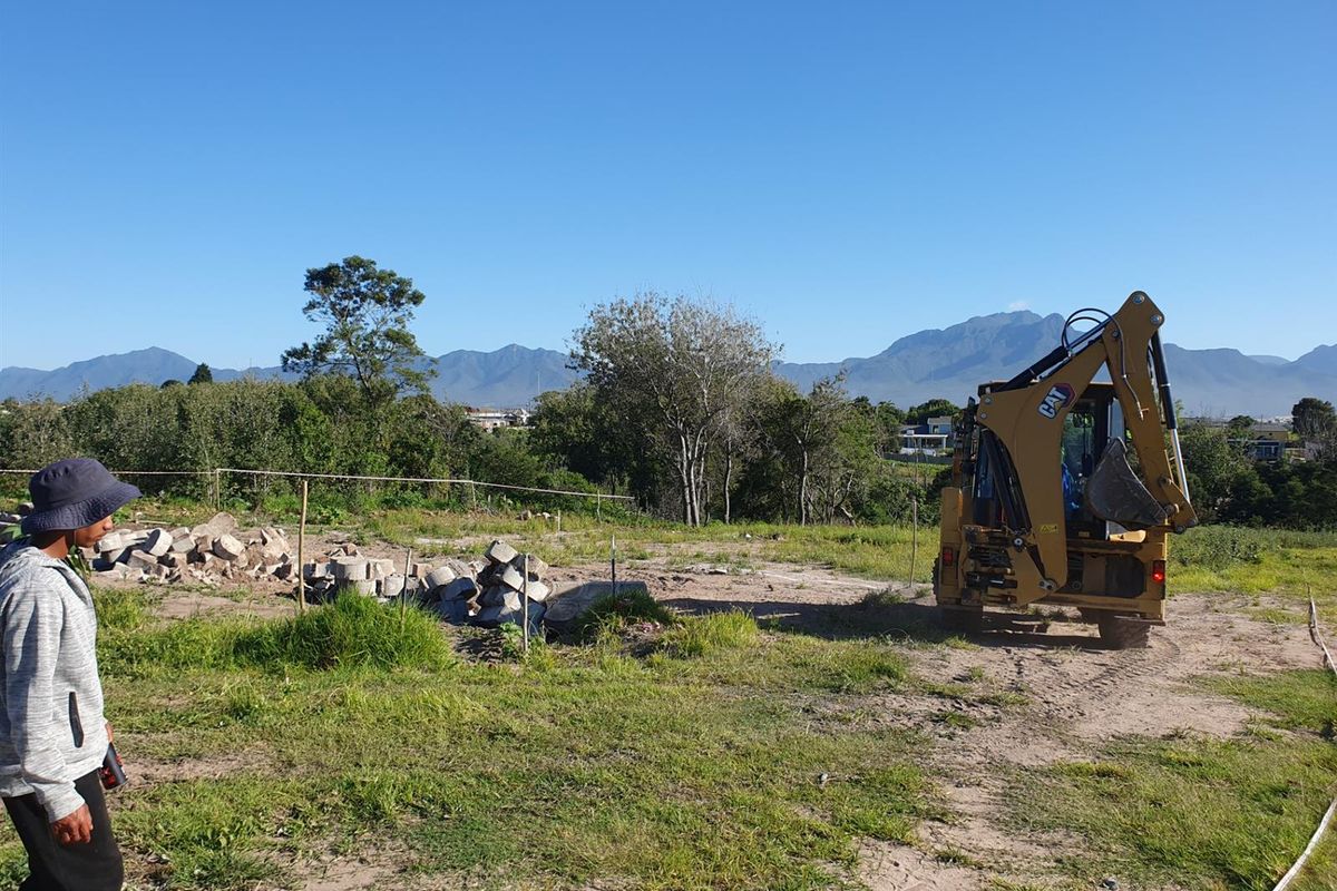 New development, buy off plan and save. - Photo 3