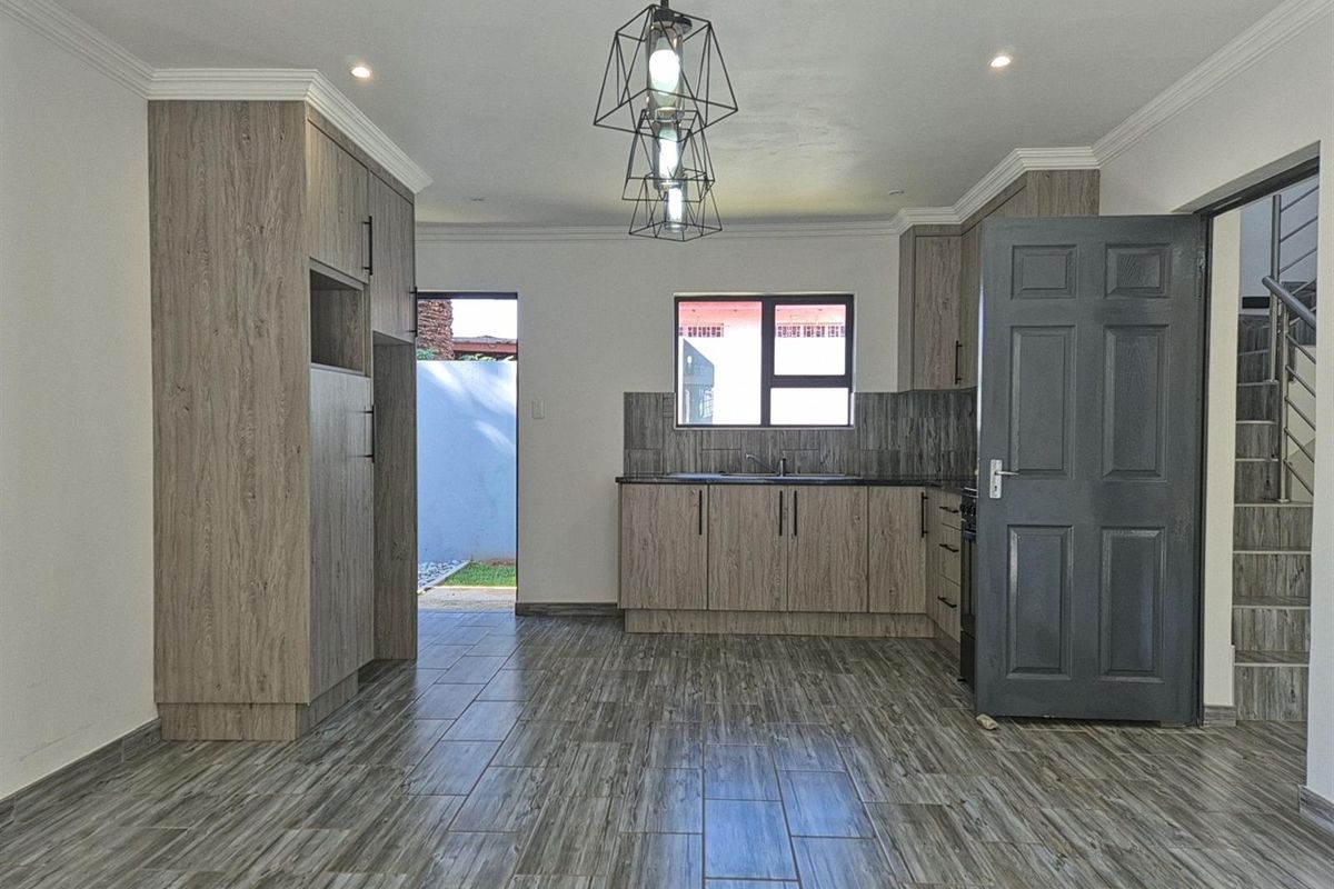 4 Bedroom Double-Storey Home For Sale in Potchefstroom Central, Potchefstroom, North West - Photo 5