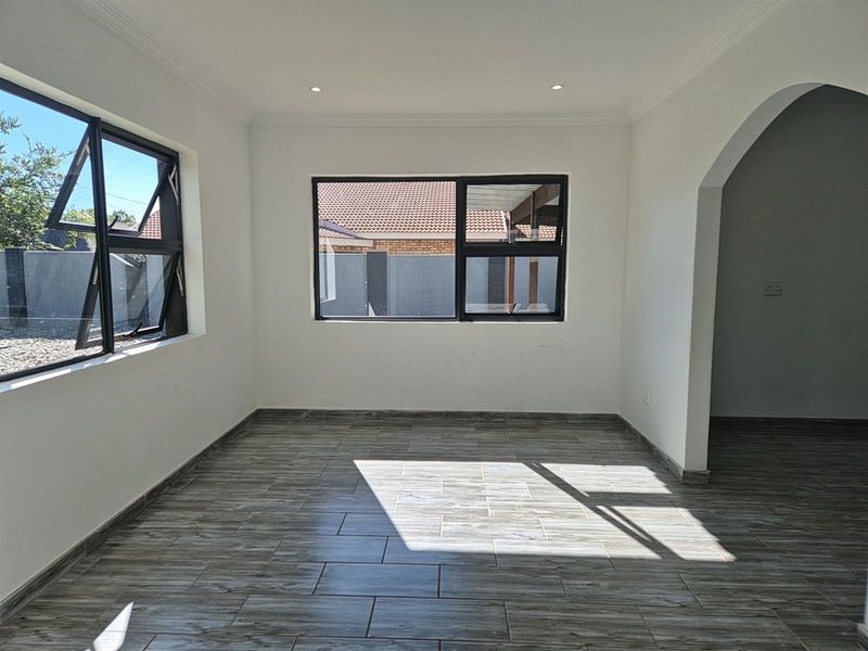 4 Bedroom Double-Storey Home For Sale in Potchefstroom Central, Potchefstroom, North West - Photo 3