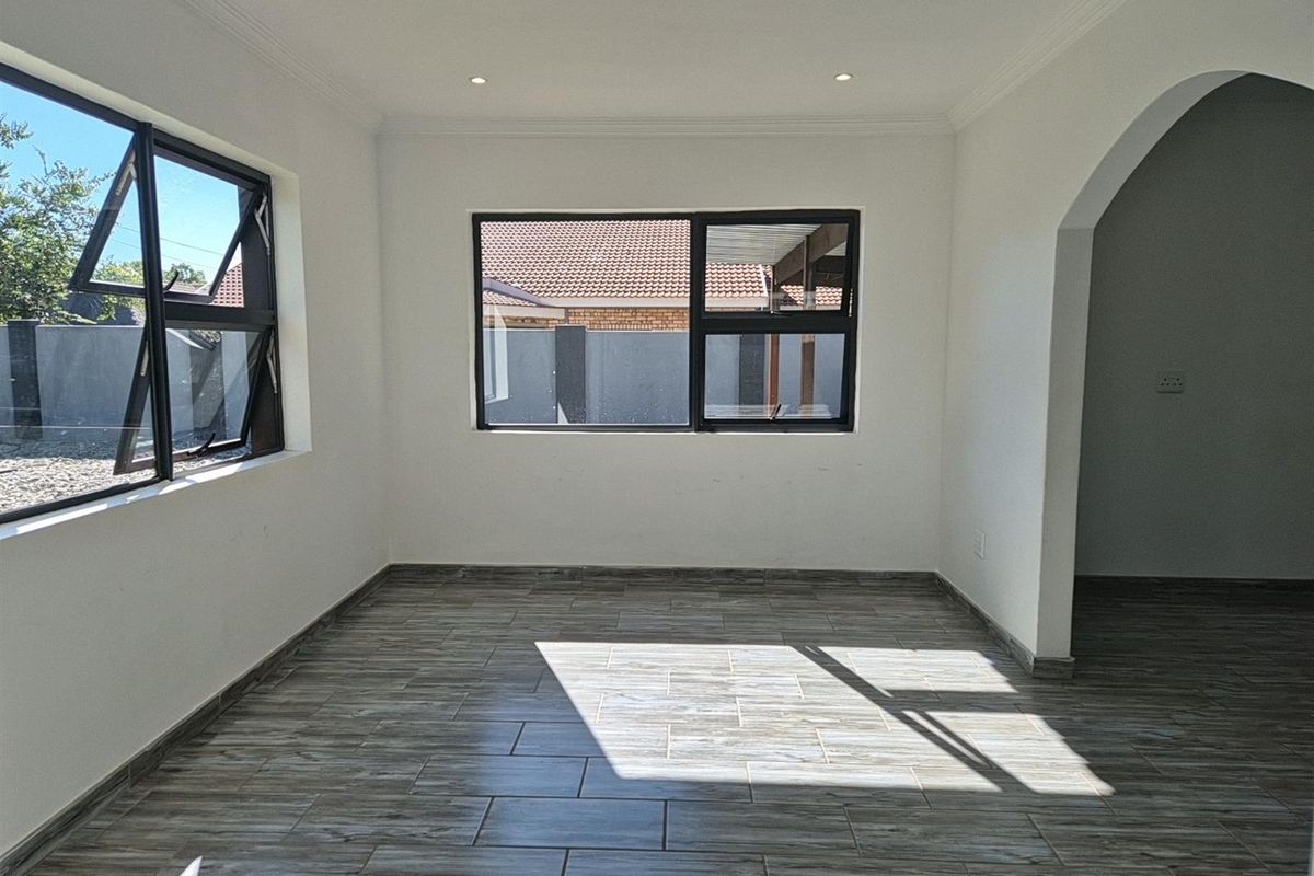 4 Bedroom Double-Storey Home For Sale in Potchefstroom Central, Potchefstroom, North West - Photo 3