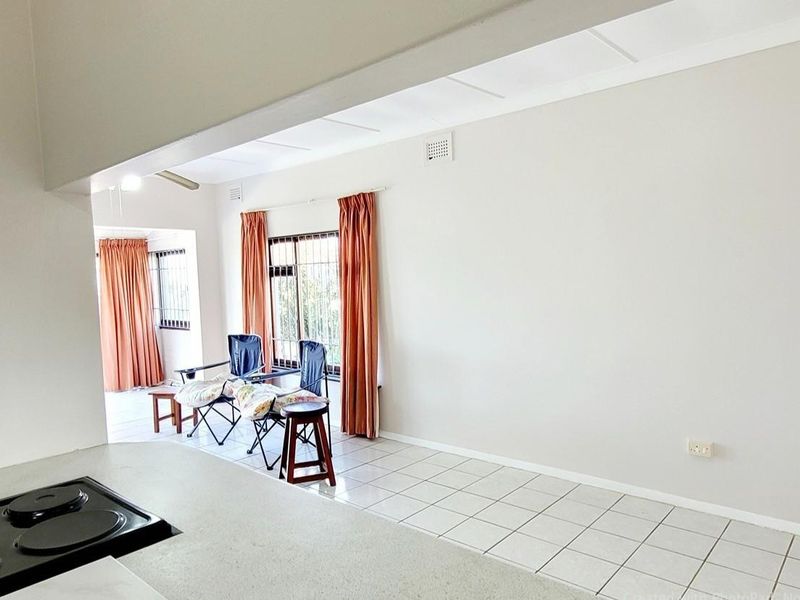 House For Sale in Manaba Beach, Margate, KwaZulu Natal - Photo 4