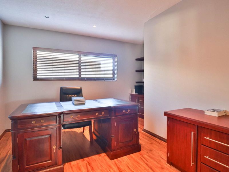 Exceptional Family Residence with Panoramic Valley and River Views - Photo 9