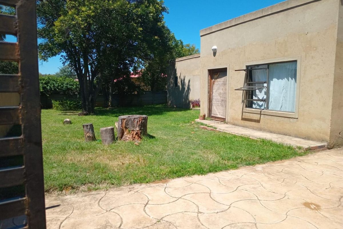 House For Sale in Westonaria - Photo 2