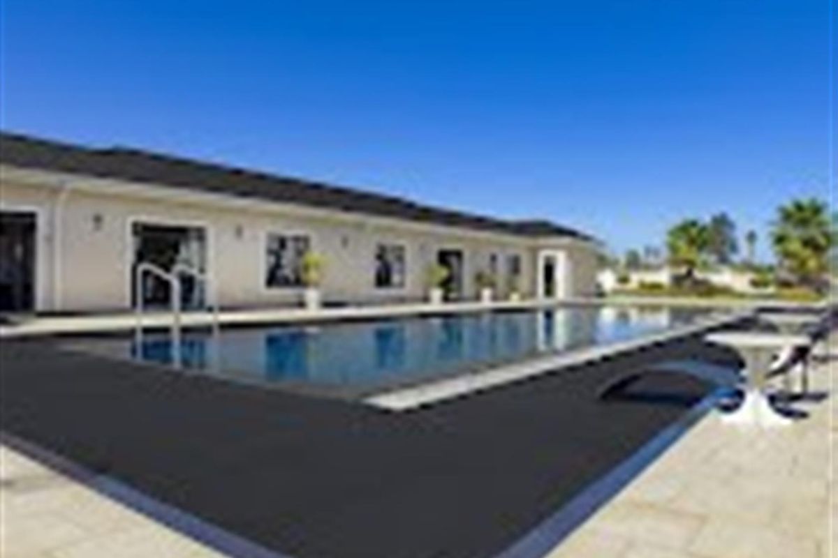 Ground Floor,3 Bed,2 Bath Apartment To Rent in Fourways, Sandton - Photo 2