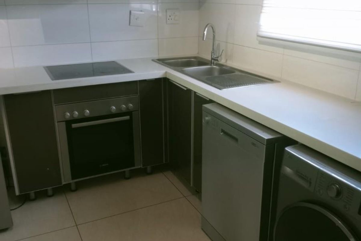 Ground Floor,3 Bed,2 Bath Apartment To Rent in Fourways, Sandton - Photo 4