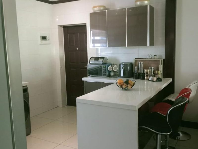 Ground Floor,3 Bed,2 Bath Apartment To Rent in Fourways, Sandton - Photo 3