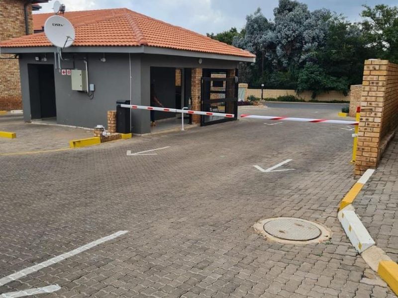 Welcome Secured Home in Rynfield, Benoni -Available Immediately - Photo 4