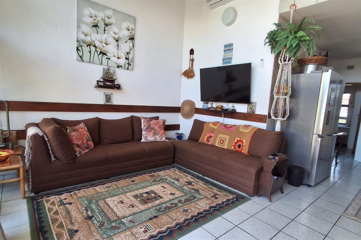 3 Bedroom Apartment For Sale in Uvongo Beach, KwaZulu Natal - Photo 3