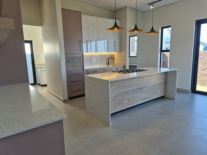 Modern 3-Bedroom Eco Home for Sale in Helderzicht Eco Estate, Potchefstroom - Photo 9