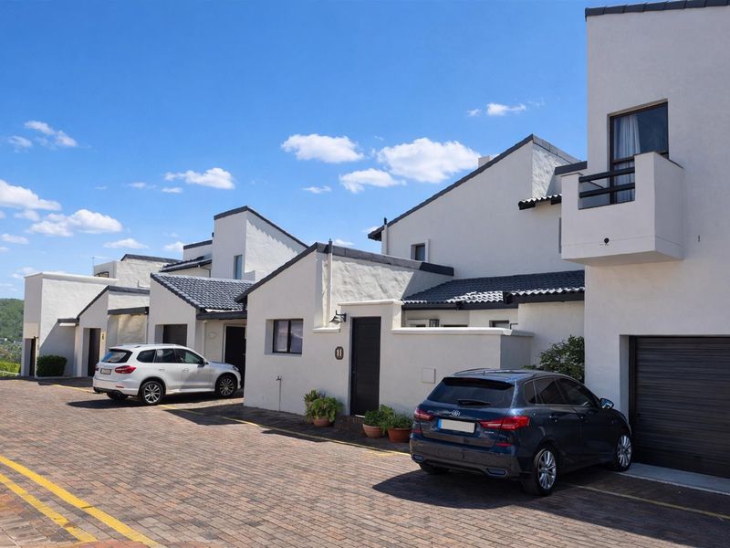 Modern Furnished 4-Bed Luxury Apartment with Robberg Reserve Views - Photo 10