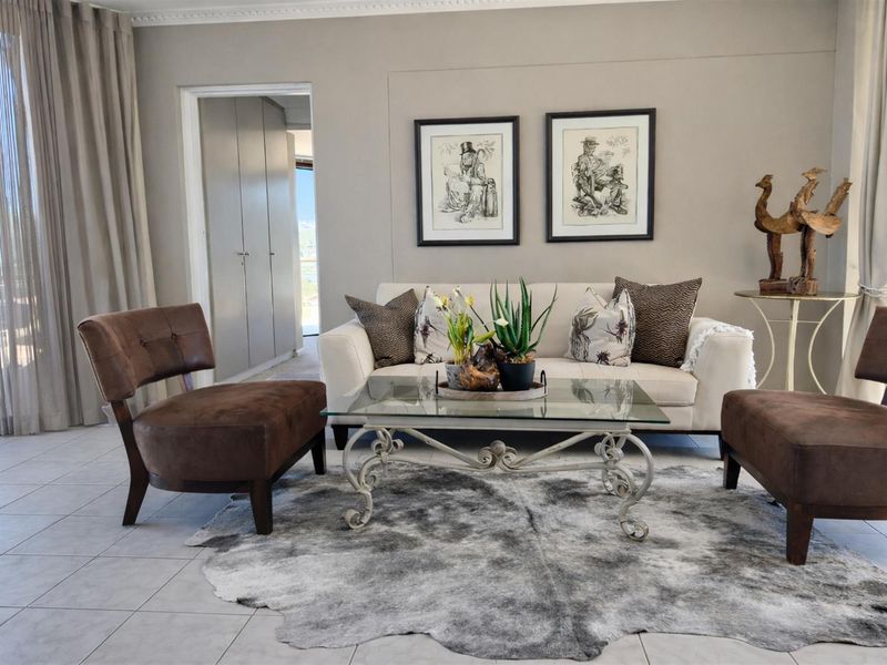 Modern Furnished 4-Bed Luxury Apartment with Robberg Reserve Views - Photo 9