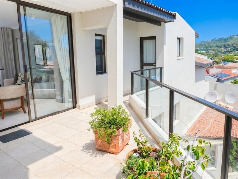 Modern Furnished 4-Bed Luxury Apartment with Robberg Reserve Views - Photo 2