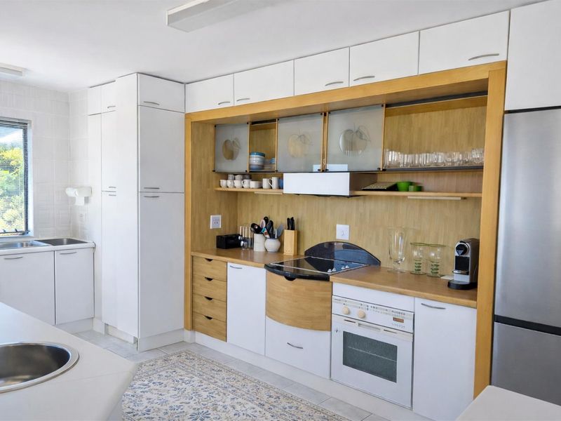 Modern Furnished 4-Bed Luxury Apartment with Robberg Reserve Views - Photo 7