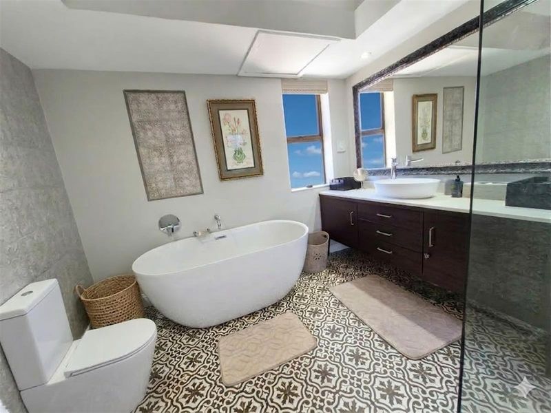 Modern Furnished 4-Bed Luxury Apartment with Robberg Reserve Views - Photo 6