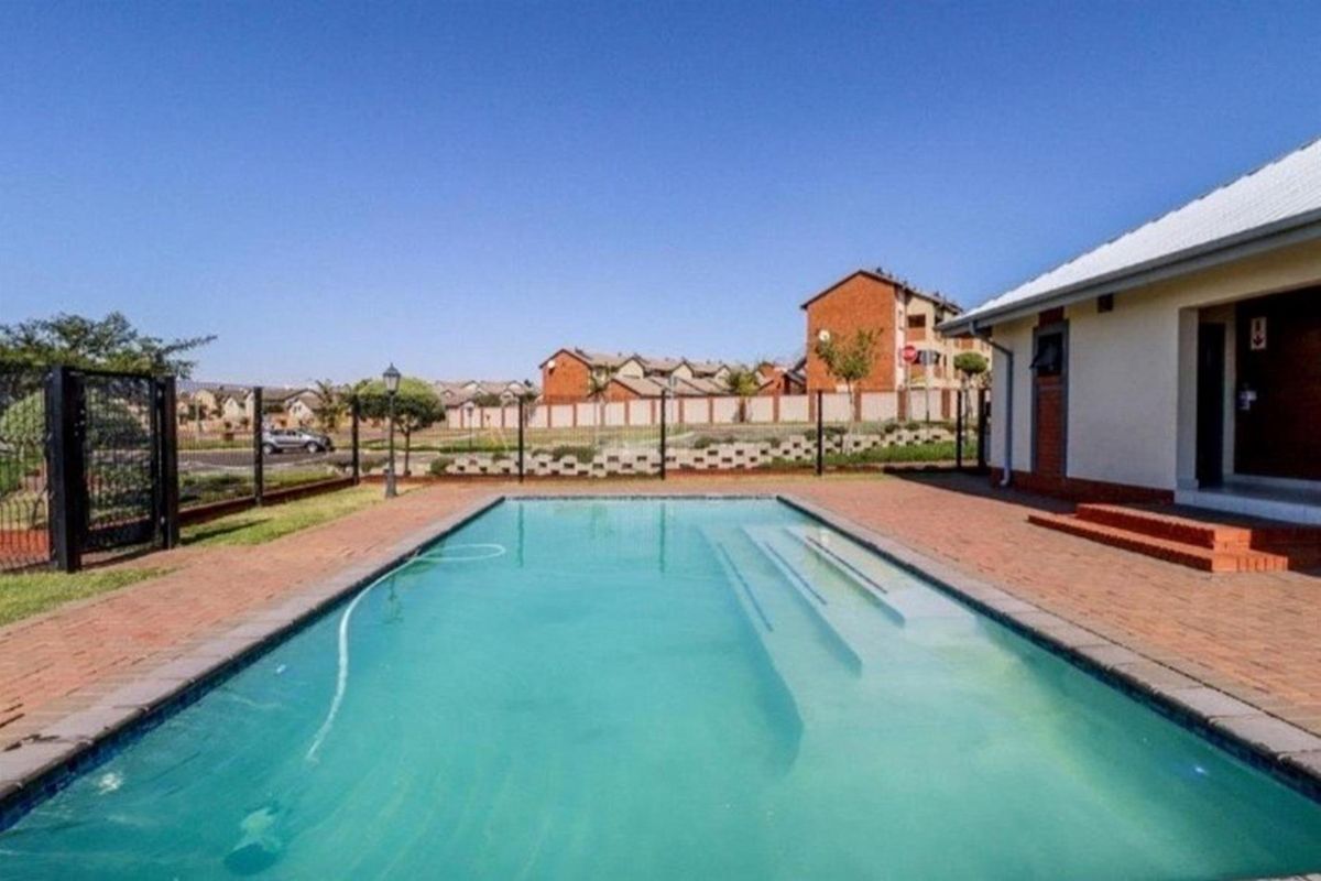 3 Bedroom,2 bath apartment for rent in Sagewood - Photo 2