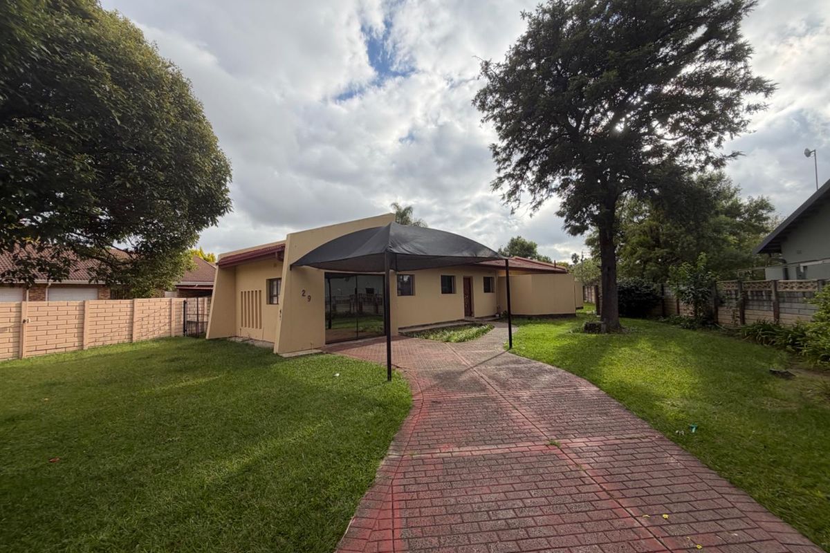 House To Rent in Huttenheights, Newcastle, KwaZulu Natal - Photo 3