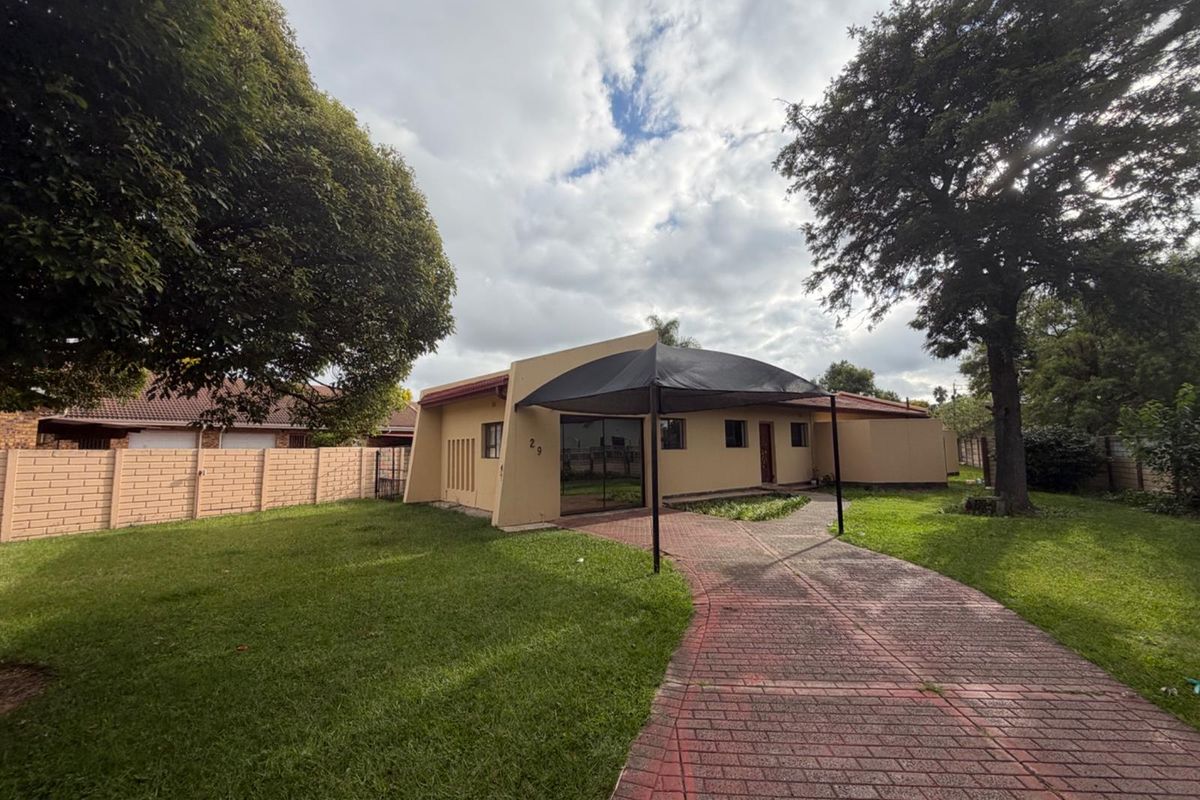 House To Rent in Huttenheights, Newcastle, KwaZulu Natal - Photo 2