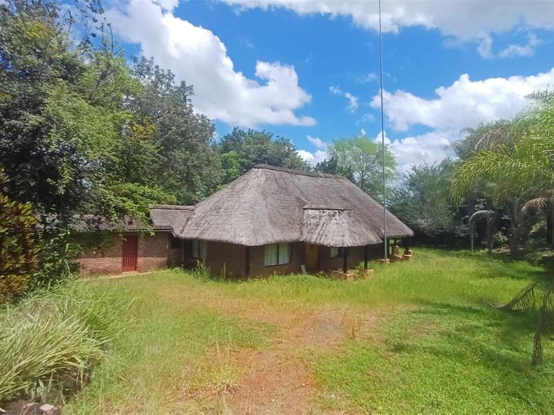 7.0109 ha Smallholding with Family Home, Loft Potential and Established Beaumont Orchard - Photo 2