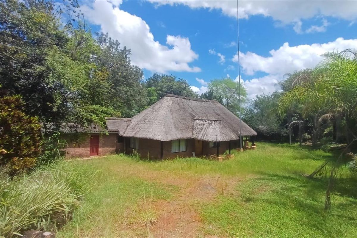 7.0109 ha Smallholding with Family Home, Loft Potential and Established Beaumont Orchard - Photo 2