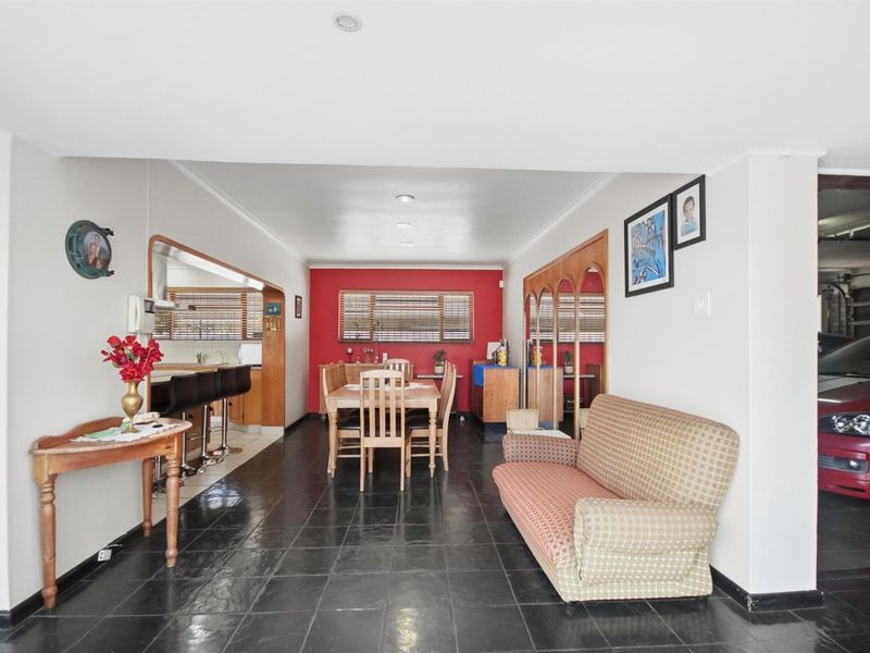 Stunning Home FOR SALE in HEATHFIELD - R3 795 000-00 (neg.) - Photo 7