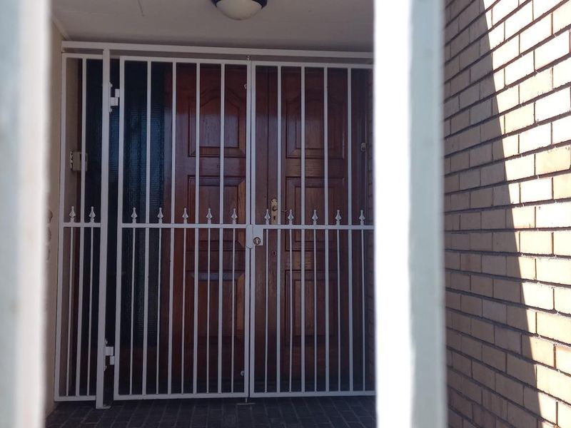 Stunning Home FOR SALE in HEATHFIELD - R3 795 000-00 (neg.) - Photo 4