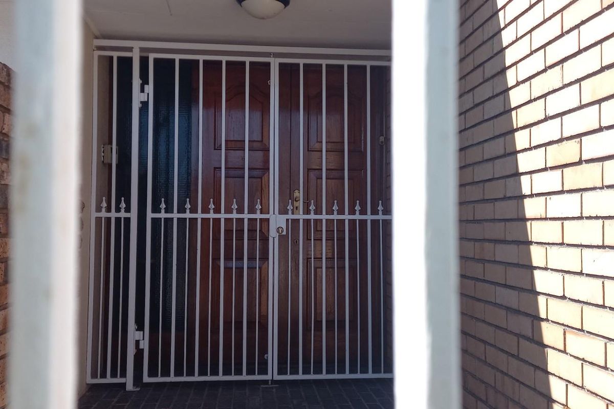 Stunning Home FOR SALE in HEATHFIELD - R3 795 000-00 (neg.) - Photo 4